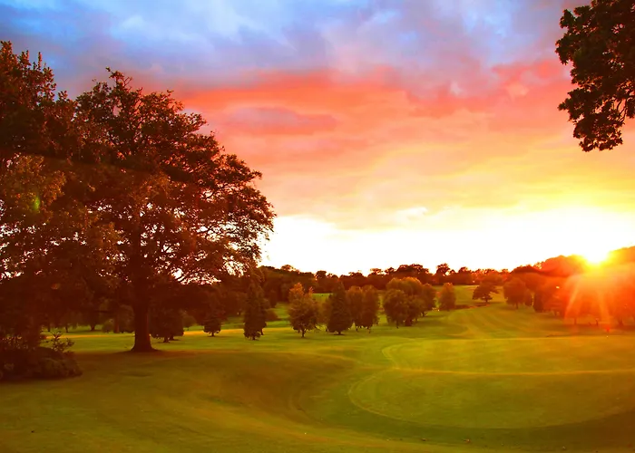 Shaw Hill Hotel Golf And Country Club