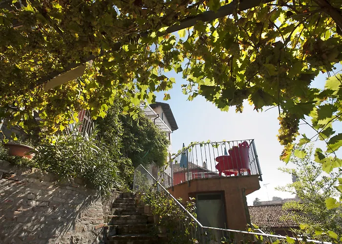 Hotels in Monforte dʼAlba