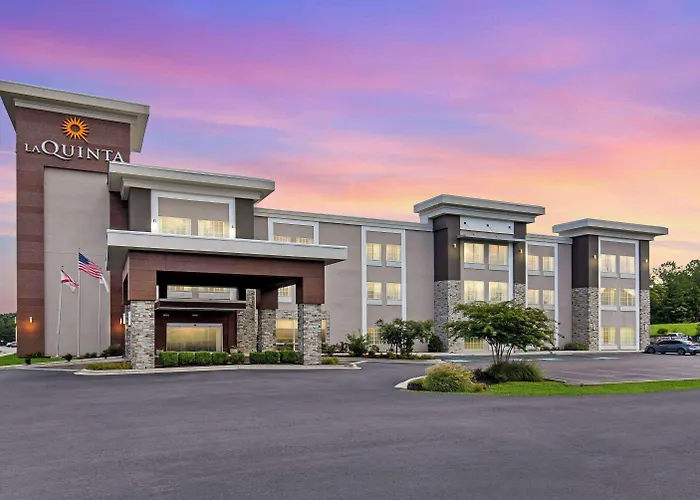 Hanceville Hotels