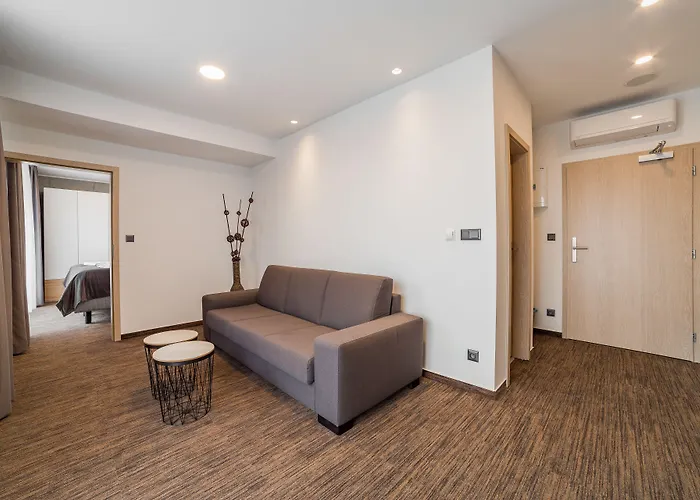 Hotel Dolphin - Adult Friendly