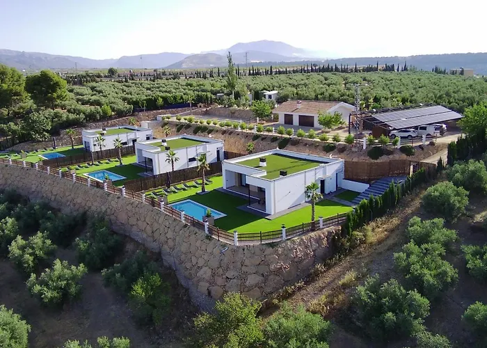 Villas con piscina privada en Pozo Alcón