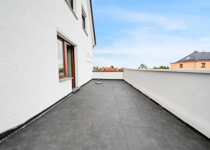 Bright Apartment With Terrace, Self Check-In & Free Parking