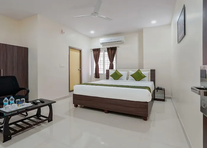 Oyo Collection O Dabagardens Near Rk Beach