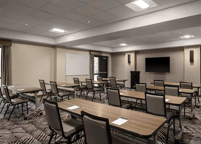 Utica Hotels