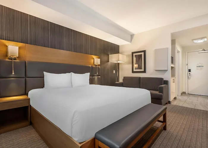 Calgary Hotels With Jacuzzi in Room