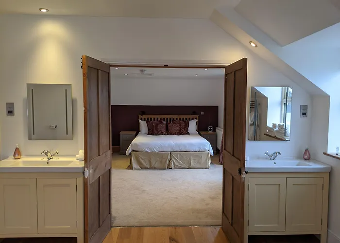 Avebury Hotels