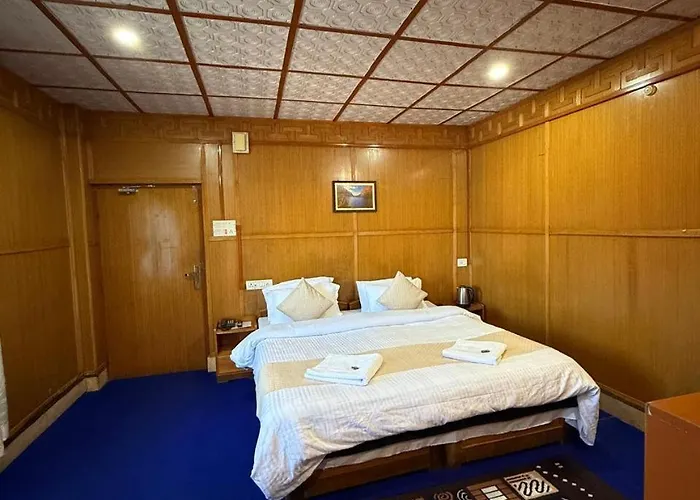 Hotel Tawang Holiday