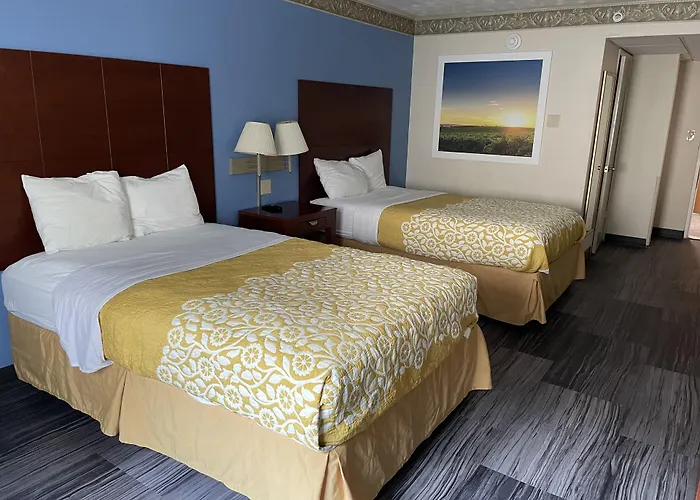 Akron Hotels