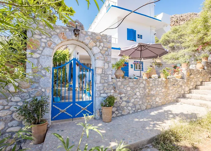 Finikas Resort Sfakia - Seaside Rooms