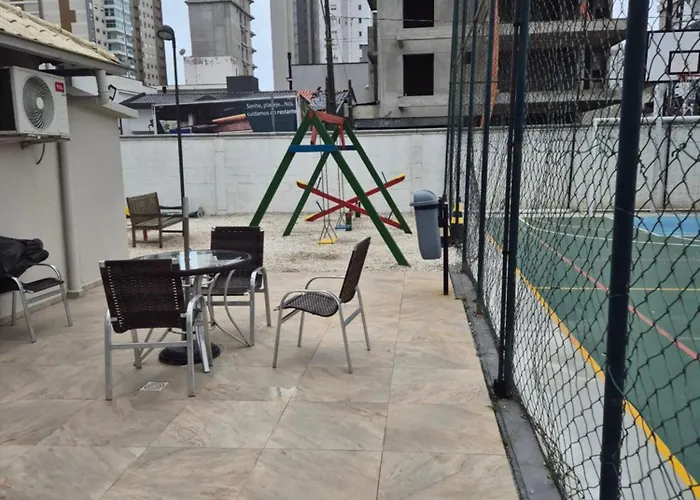 Easy Club 308 Apto 2 quartos Ar condicionado Wi-Fi Netflix Prime piscina Elevador Churrasqueira Sacada 200 m da praia Ideal para Famílias e Amigos Reserve agora