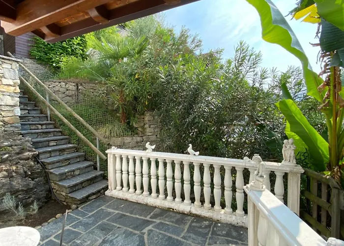 Ferienhaus Patrizia With A Fantastic View Of Lake Maggiore And The Pool