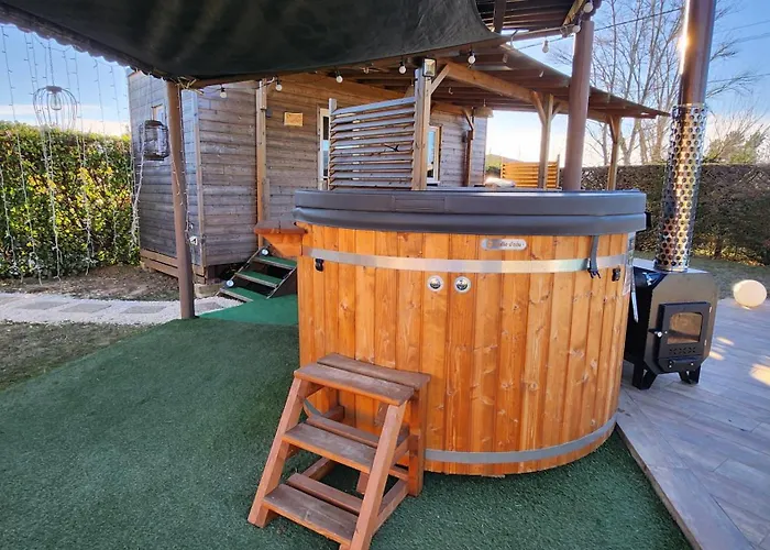 Hôtels avec jacuzzi à Vallon-Pont-dʼArc