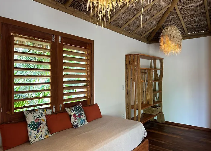 Tiki Pool'S Bungalows
