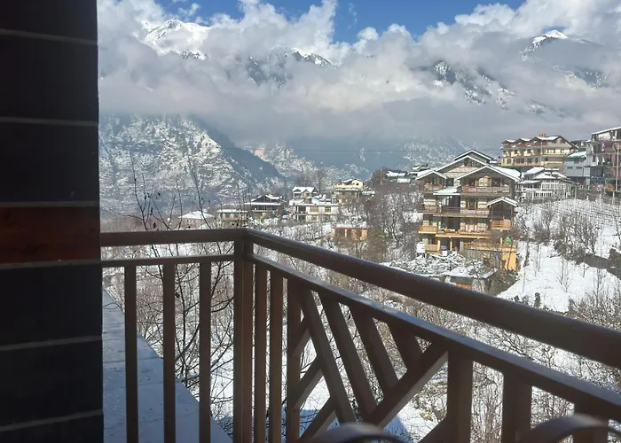 Cafe Saffron Sips & Stays - Alpine Suites Naggar Near Manali