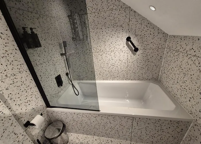 Rosemay Boutique Hotel Near Heathrow Airport