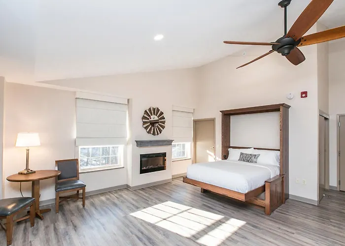 Elizabethtown Hotels