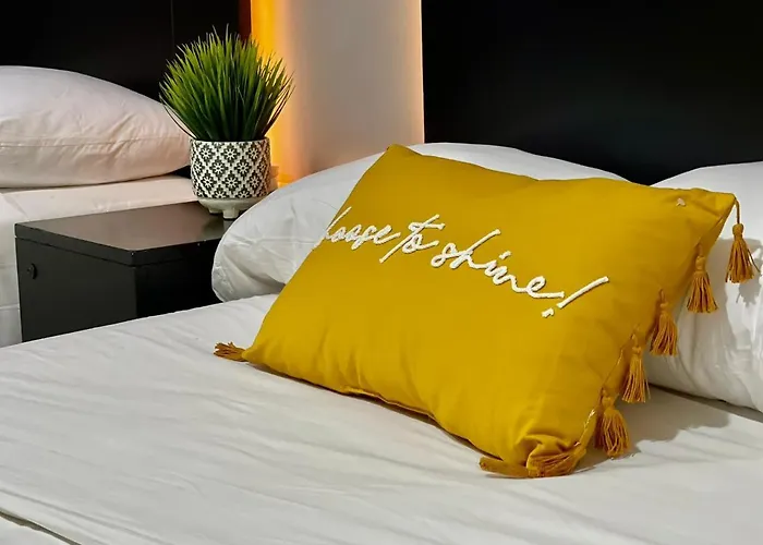 Zyan Rooms
