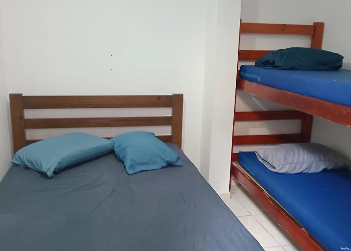 Casa a 250 metros a pé da praia. Ótima localização