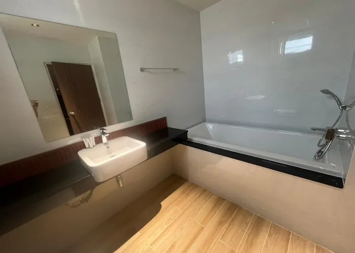 J&P Hotel Sriracha