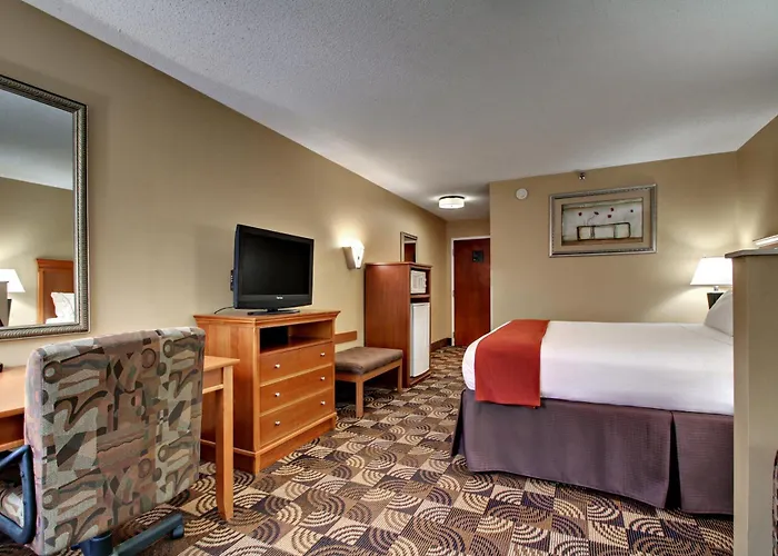 Hurricane Mills Hotels