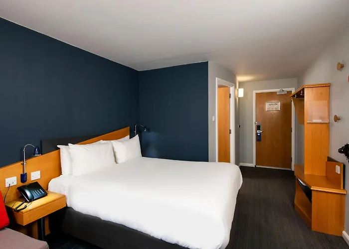 Holiday Inn Express Swansea East By Ihg