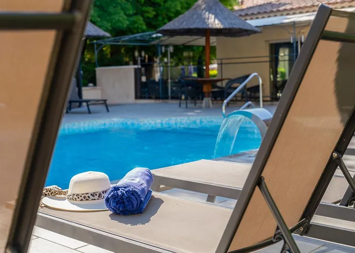 Greoux-les-Bains Hotels