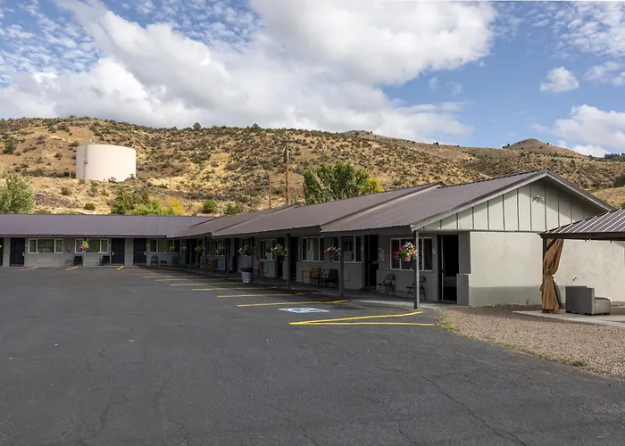 Lakeview Hotels