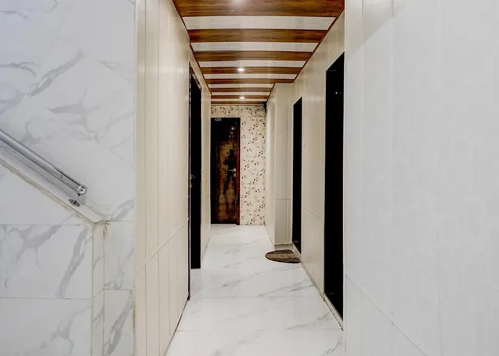 Fabhotel Hans Residency