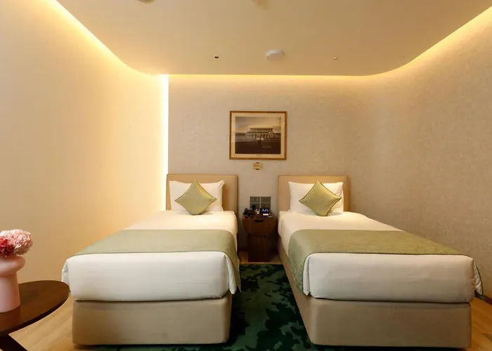 080 Transit Hotel, T2