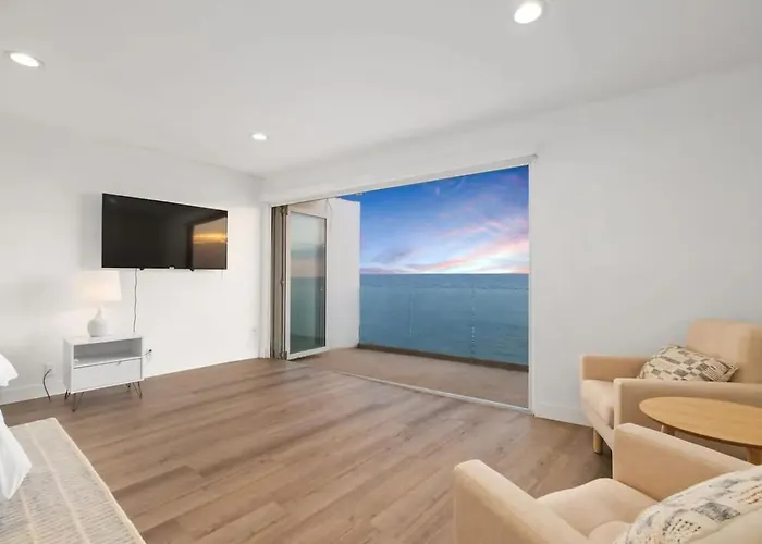 Malibu Beachfront Home With Rock Spa Ocean Views & Huge Deck