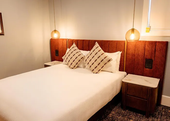 Edenhope Hotels
