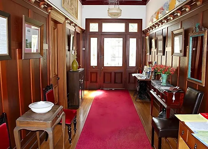 Collingwood Manor Bed & Breakfast