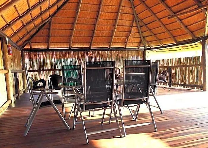 Kessa'S Chalets Guest House