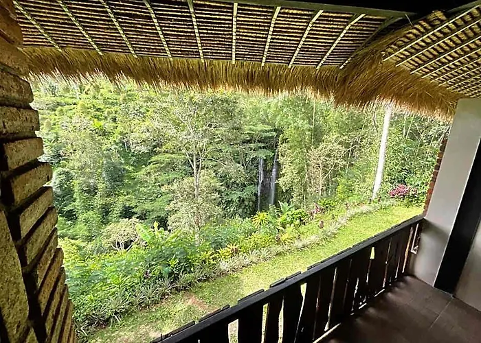 Munduk Tutub Waterfall View