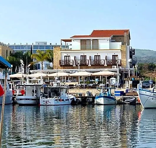 Hotels in Lachi