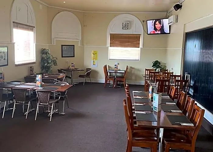 Riverside Hotel