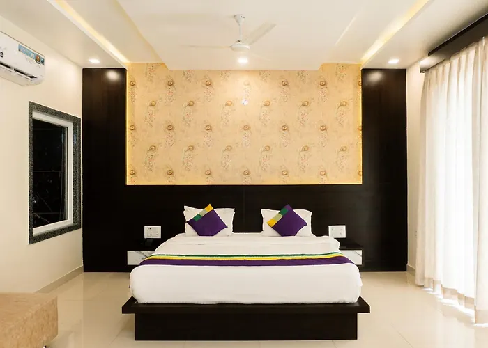 Treebo Premium Royal Amar With Mountain View And Swimming Pool