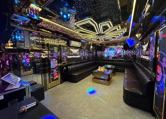 Paloma Hotel Quan Lan