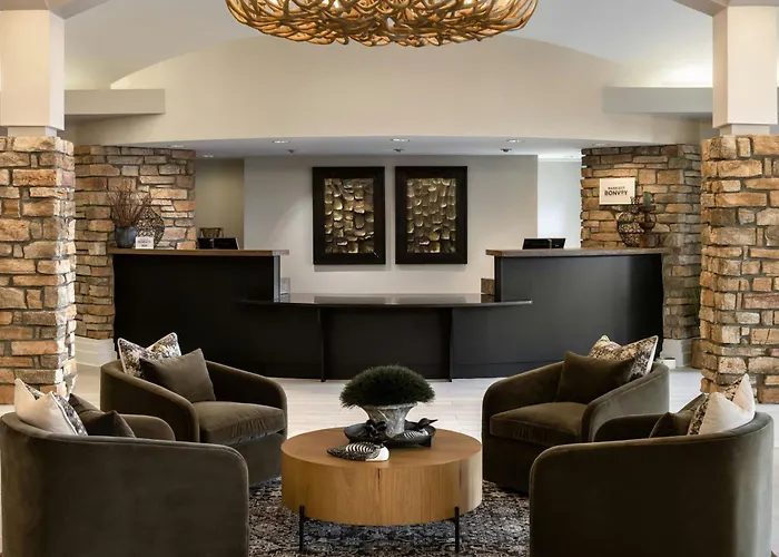 Lake Elmo Hotels