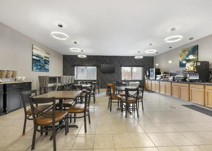 Newberg Hotels
