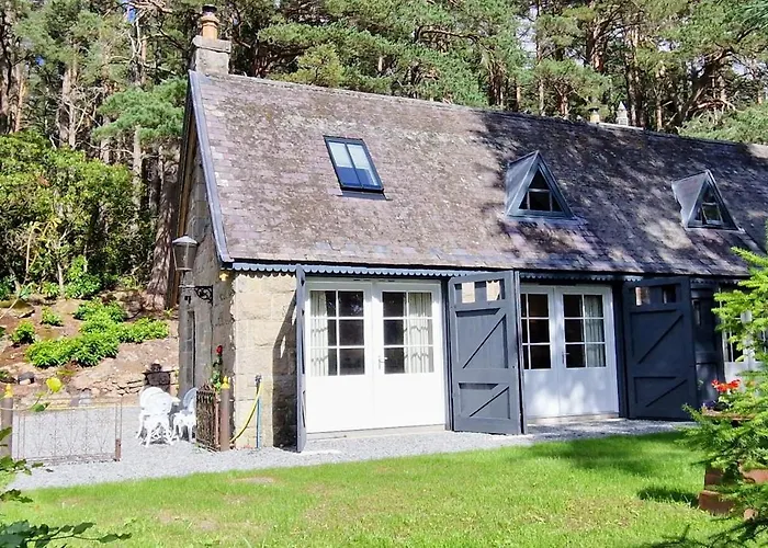 Cambus O' May Traditional Highland Hotel