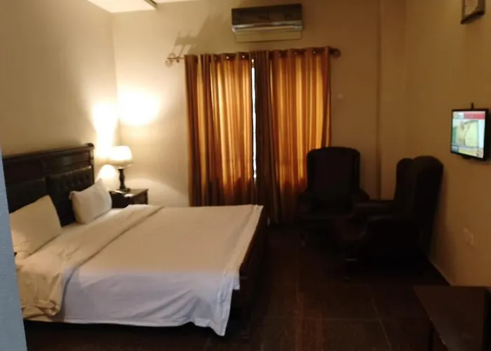 Midway Hotel Sadiqabad Ryk