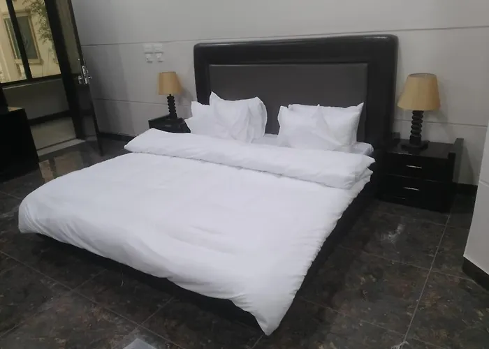Midway Hotel Sadiqabad Ryk