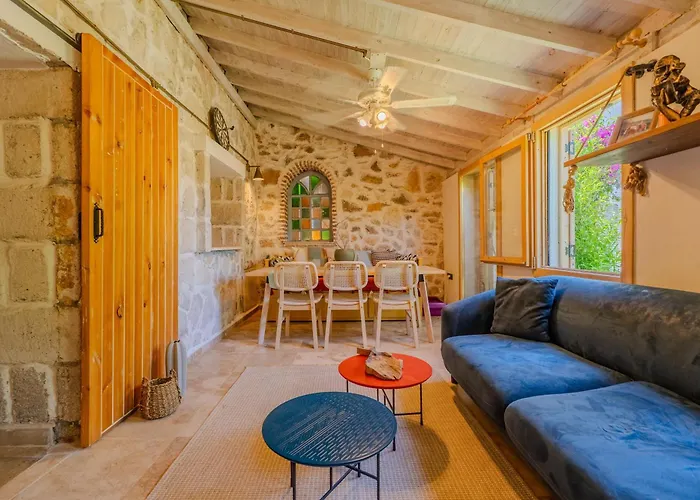 The Magic Of The Stone House, With Heated And Cooled Pool & A Peaceful Escape