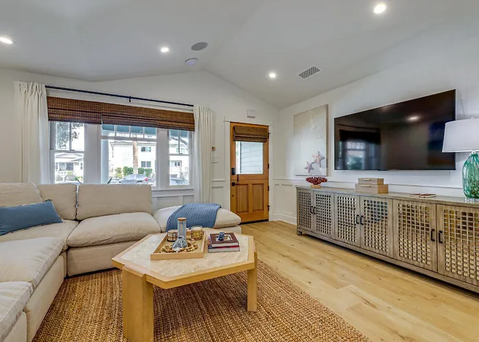 Stroll To Redondo Beach: Modern, Coastal Gem
