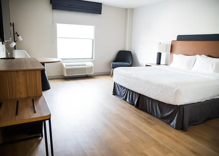 Hampton Inn & Suites Laval