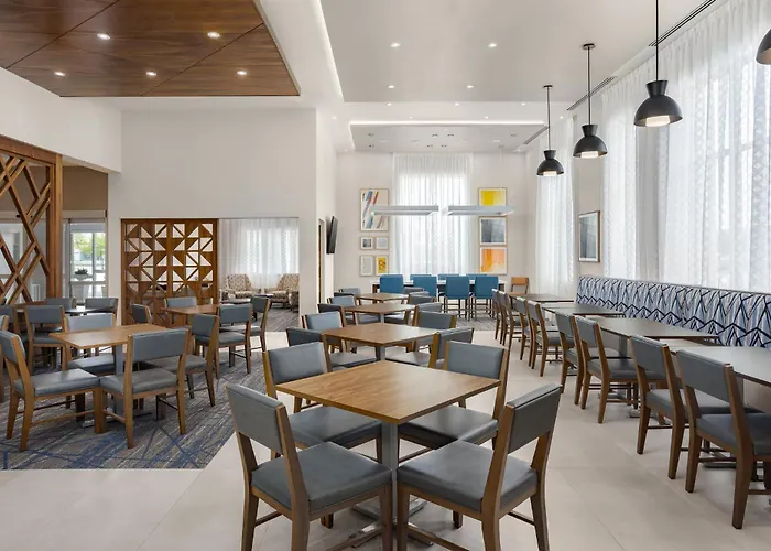 Holiday Inn Express Hotel & Suites Chatham South By Ihg