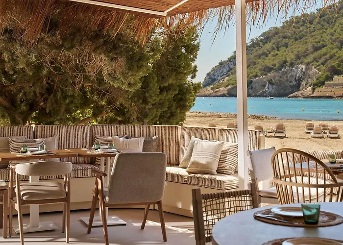 Cala Llonga (Ibiza) Hotels