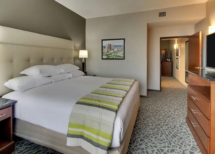Drury Inn & Suites Cleveland Beachwood