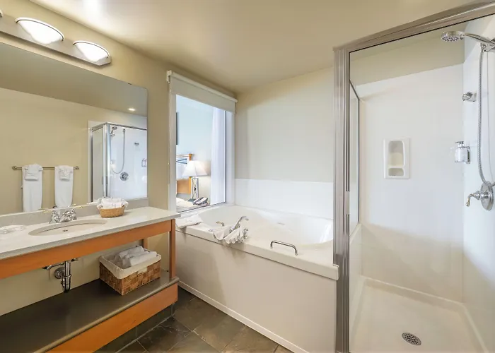 Sidney Waterfront Inn & Suites